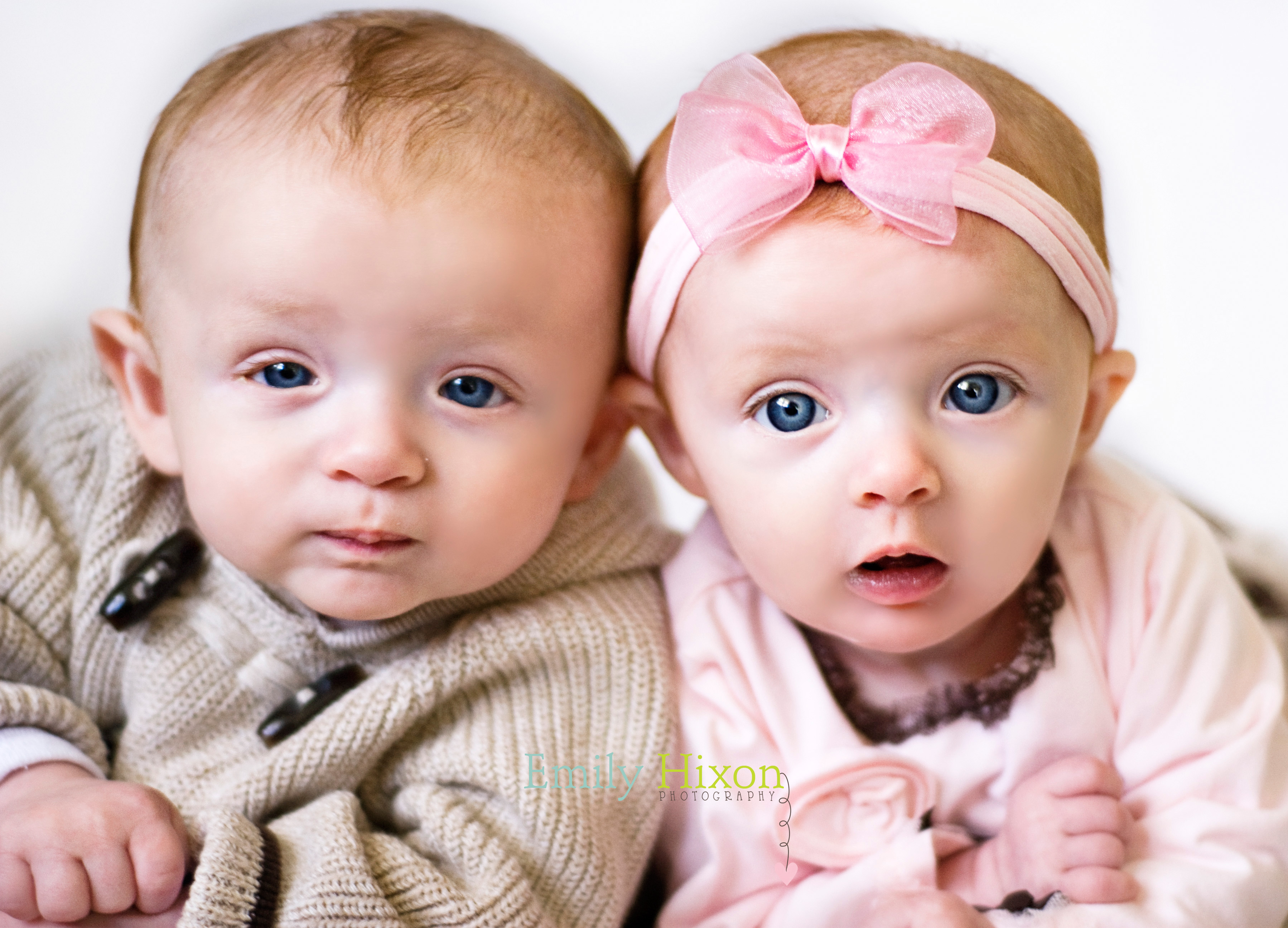 Twin Babies Portrait Pics