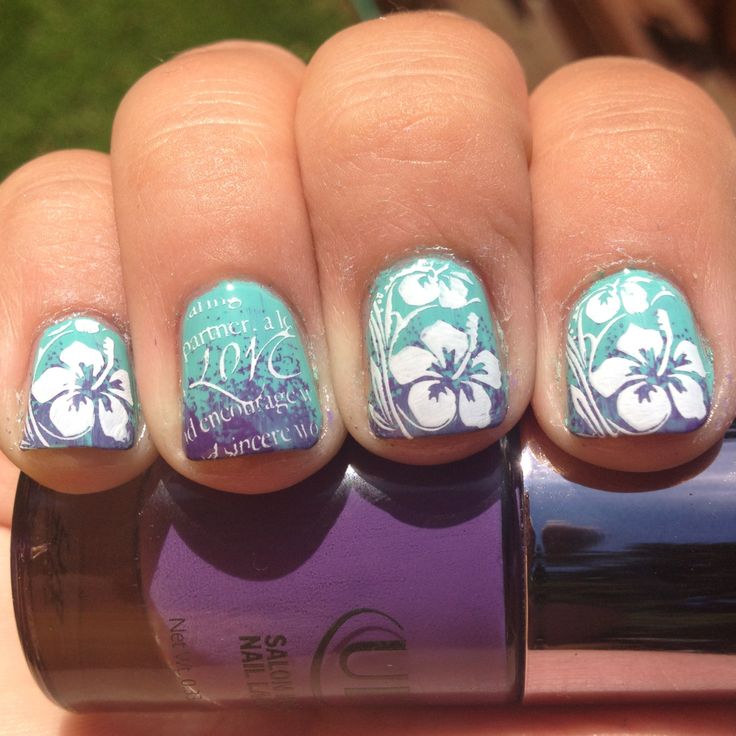 Hawaii Flower Nail Design