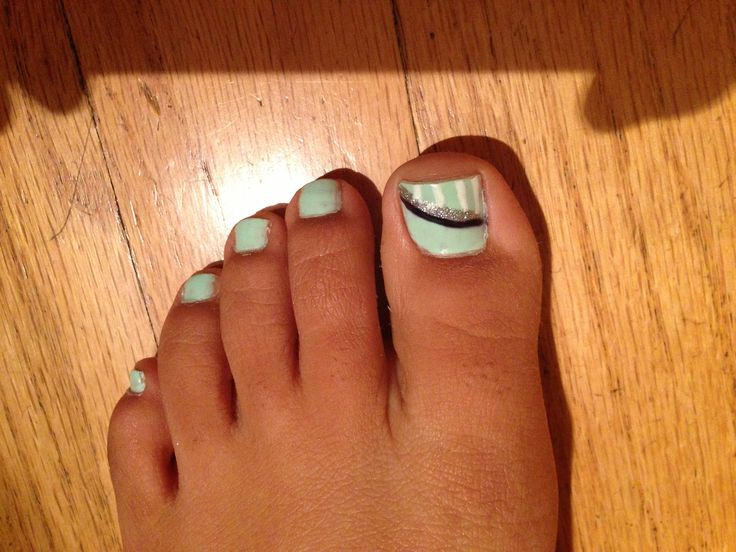 Green Toe Nail Design